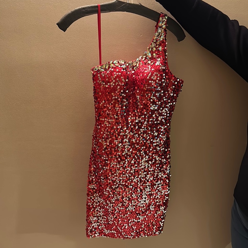One should sequin red dress with sliver stones